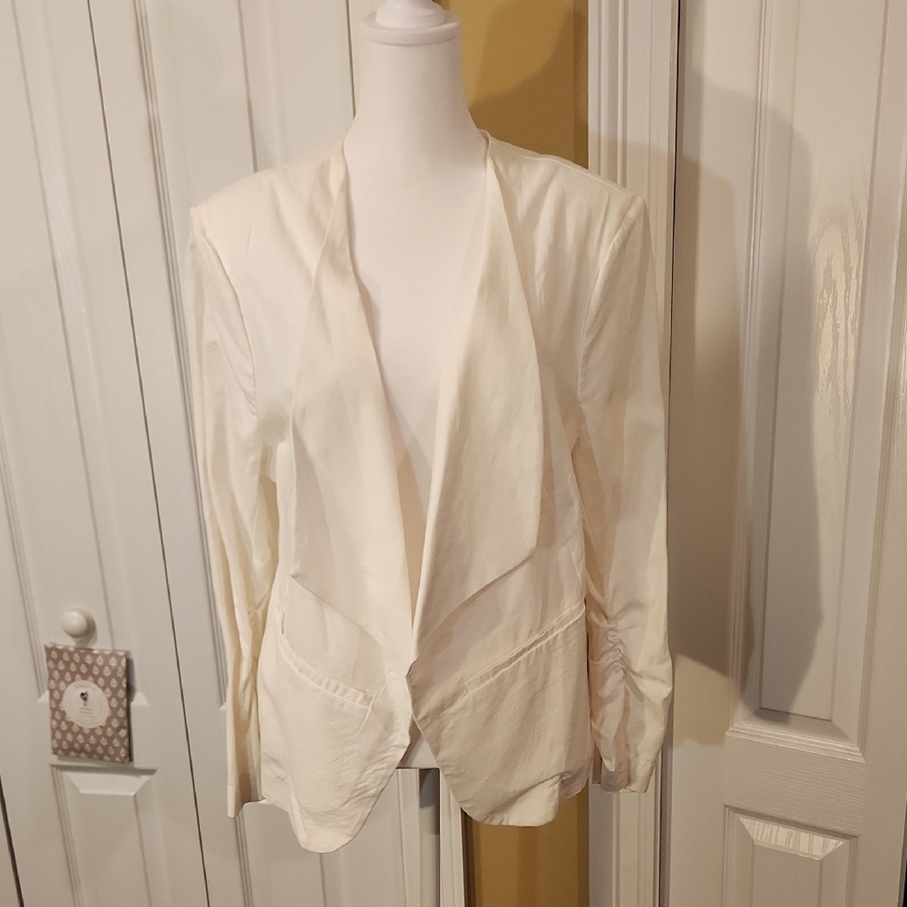 VENUS Cream Women's Blazer